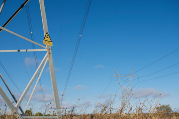 Torres metálicas de alta tensión eléctrica