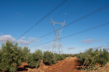 Torres metálicas de alta tensión eléctrica