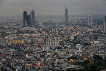 Fototapeta na wymiar High-rise and low-rise building the resident in bangkok , Thaildnd