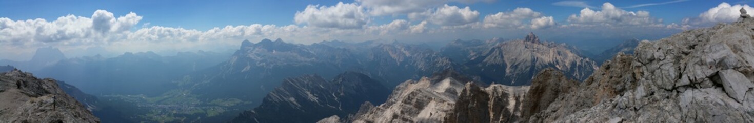 Italia Dolomity Góry Montagnes Clouds Chmury © Dariusz