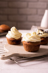 Chocolate muffins with cheese cream