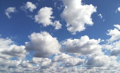 Fototapeta na wymiar large white clouds against blue sky. sunny clear weather
