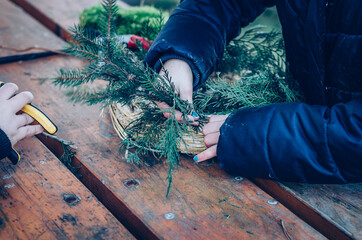 how to create natural nest or feeder for birds from plants and straw round circle