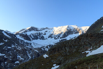 Fototapeta na wymiar Mountain snow panorama with glacier Taschachferner and blue sky in Tyrol Alps, Austria
