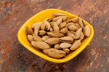 Unpeeled Almonds nuts