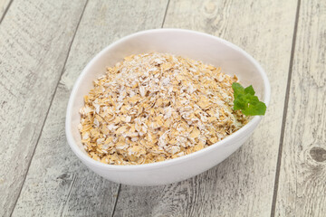 Raw oats in the bowl
