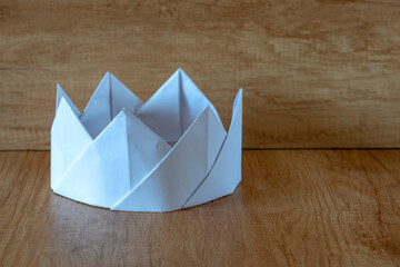 Paper crown.  paper white crown