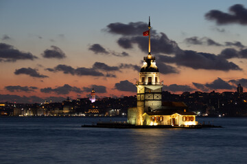 Fototapeta premium maiden tower kız kulesi dark clouds in sunset 