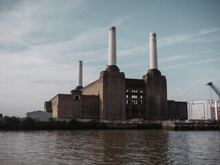 Battersea power station along the Thames 