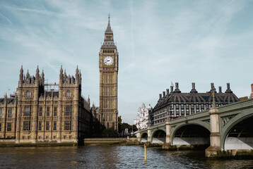 Fototapeta na wymiar Westminster Palace and the Big Ben along the Thames London