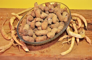 Groups of salted and baked peanuts. Unshelled and shelled peanuts and baked with salt. Isolated background.