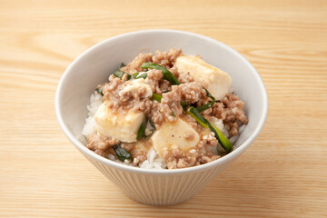 豆腐とひき肉のそぼろあんかけ丼