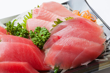 本マグロと中トロの刺身