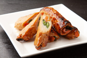 インゲンと人参の鶏つくね包み焼き
