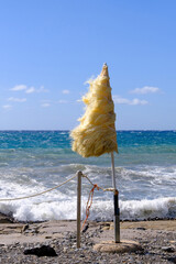 Sonnenschirm im Wind