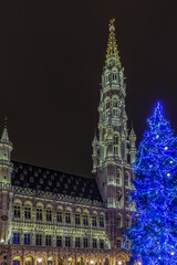 Fototapeta na wymiar Famous Grand Place (Grote Markt) with big Christmas tree at night - the central square of Brussels. BRUSSELS, BELGIUM. 
