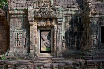 Fototapeta na wymiar Beauitful stone door at Ta Prohm temple building in Cambodia