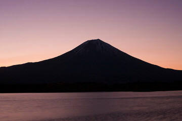 田貫湖からの富士山の夜明け