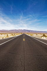 Naklejka premium road in desert