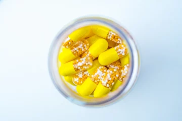Photo sur Plexiglas K2 Open Container with Vitamin D3 Multivitamin capsules on white background