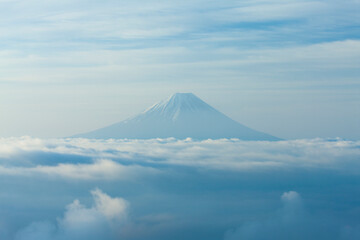 夜明けの甘利山からの富士山
