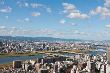 大阪の街並、北区より淀川を望む