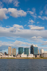 Naklejka premium 淀川河川敷より大阪のビル群