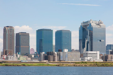淀川河川敷より大阪の町並