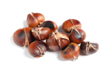 Obraz premium Delicious sweet roasted edible chestnuts isolated on white