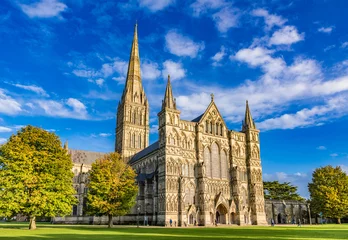Deurstickers Salisbury Cathedral, formally known as the Cathedral Church of the Blessed Virgin Mary, an Anglican cathedral in Salisbury, England. © Takashi Images