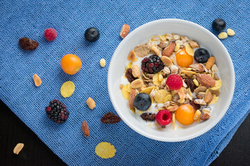 Desayuno nutritivo de cereal y frutas