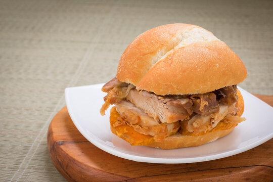 Pan con chicharron