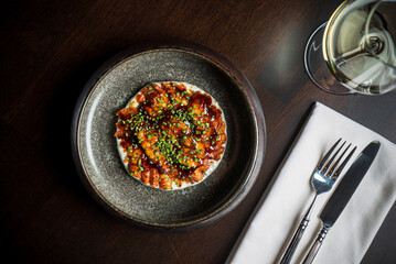 eel carpaccio and white wine