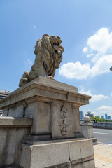 Fototapeta na wymiar 難波橋のライオン像