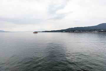 宮島と船