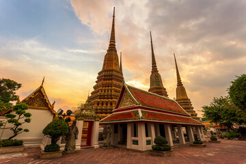Obraz premium Wat Pho Temple or Wat Phra Chetuphon in Bangkok, Thailand