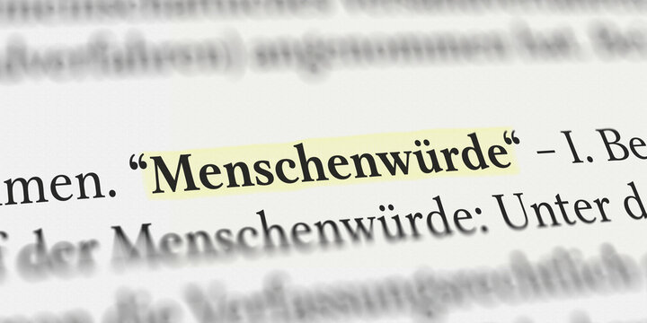 Menschenwürde im Buch mit Textmarker markiert