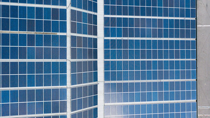 Obraz premium Aerial top view of the solar cells on the roof