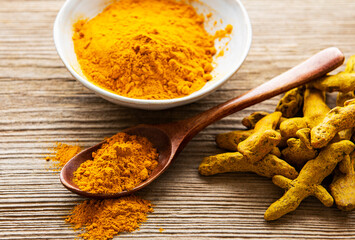  Yellow turmeric powder and dry roots