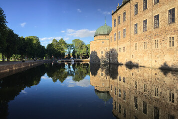 Obraz premium The former royal castle of Vadstena at Lake Vattern