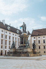 Fototapeta na wymiar statue of the monarch on the square
