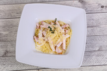 Pasta carbonara with ham and cheese