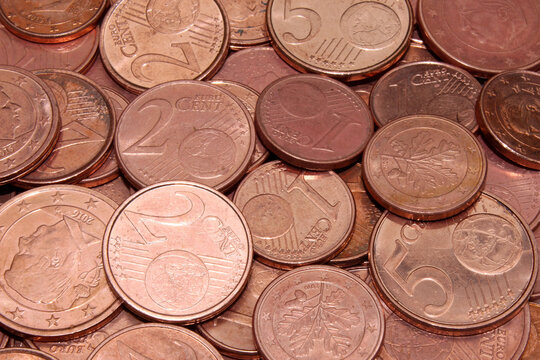 Pi&egrave;ces de centimes d&rsquo;euros de diff&eacute;rentes valeurs 