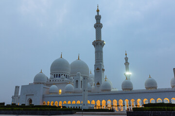 Fototapeta na wymiar アラブ首長国連邦　UAE　アブダビのシェイク・ザイード・グランドモスク 