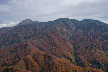 百名山に挑戦　秋の紅葉登山 
(日本 - 新潟 - 雨飾山)	
