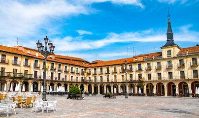 Fototapeta na wymiar Plaza Mayor, the central square in Leon, northwest Spain