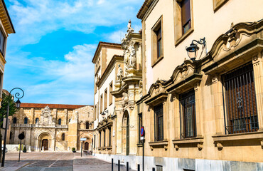 Fototapeta premium Traditional Spanish houses in Leon, northwest Spain