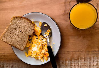 scrambled eggs with toast