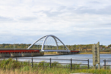 北海道根室市の温根沼大橋
根室半島の付根、風蓮湖の東にある温根沼（おんねとう）