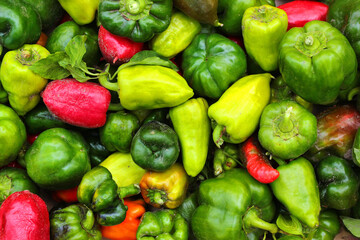 Obraz na płótnie Canvas Red and green bell peppers as background